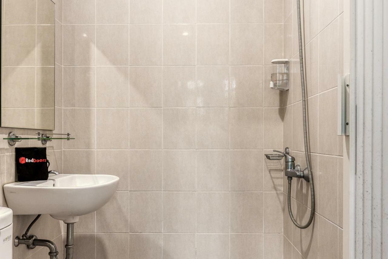 Reddoorz Near Untag Surabaya Hotel Екстериор снимка