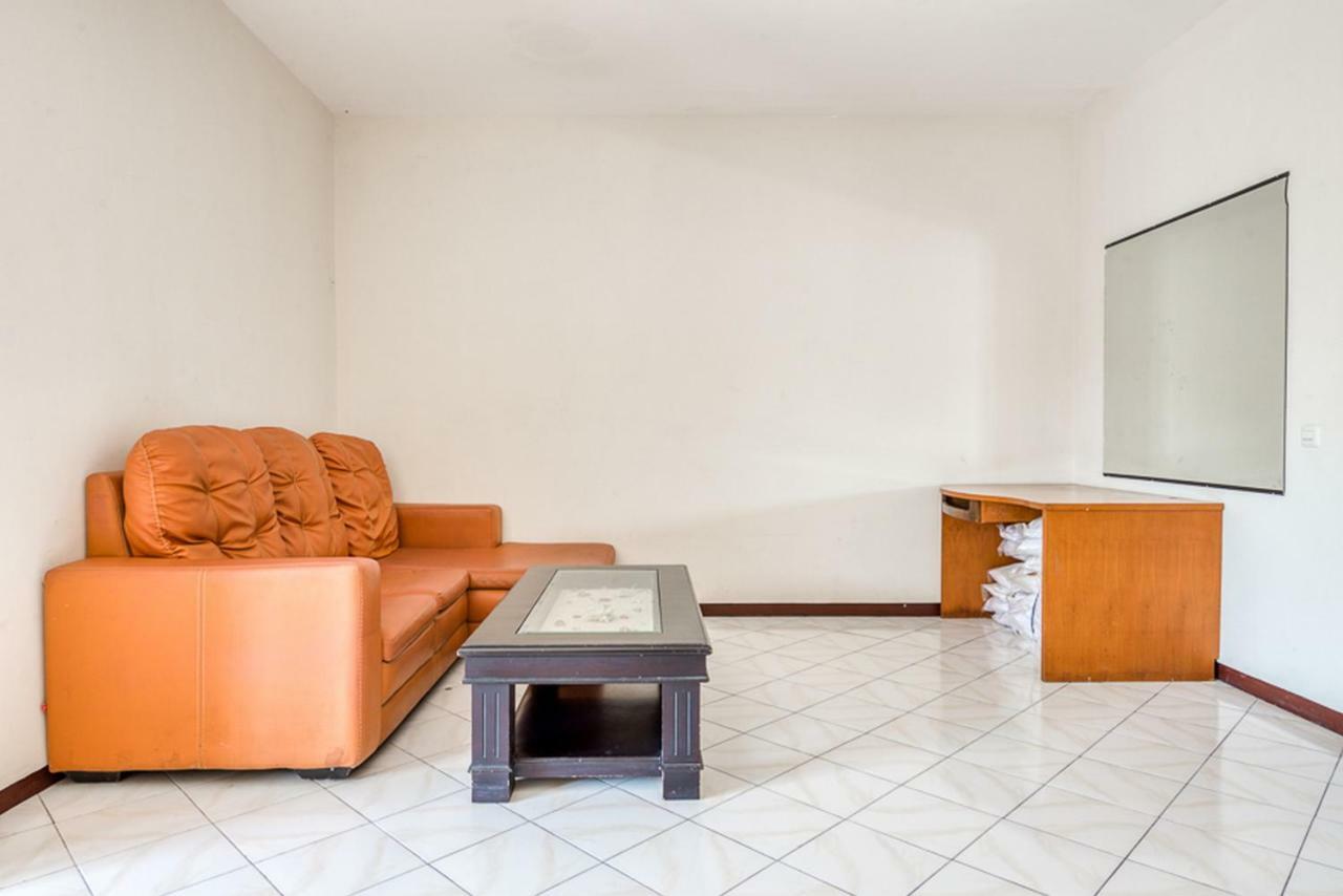 Reddoorz Near Untag Surabaya Hotel Екстериор снимка